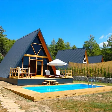 Tatil Evi Ladin, Icizge