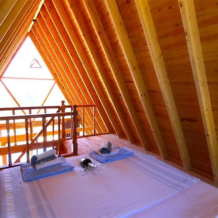 Tatil Evi Ladin, Icizge Kaş